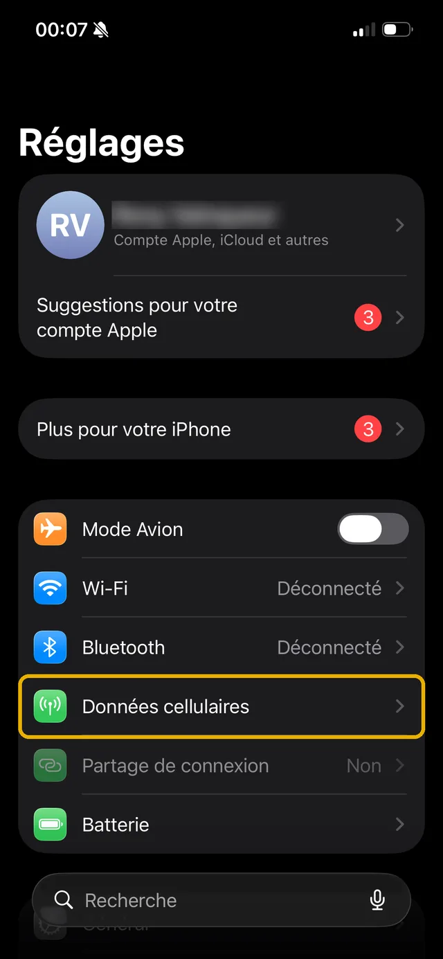 Réglages iPhone avec la ligne Données cellulaires encadrée
